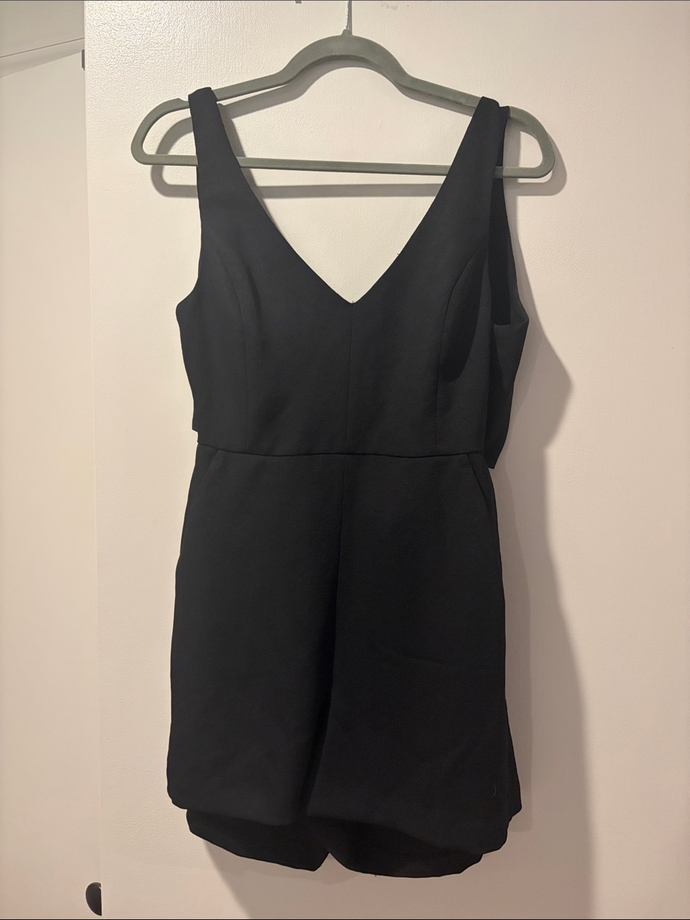 Wilfred - Aritzia - Women’s Black V-Neck Sleeveless Short Romper with Tie-Back